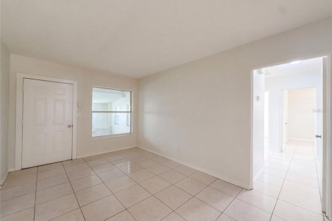 Villa ou maison à vendre à Tampa, Floride: 4 chambres, 97.08 m2 № 2402894 - photo 3