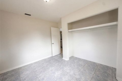 Villa ou maison à vendre à Tampa, Floride: 4 chambres, 97.08 m2 № 2402894 - photo 16