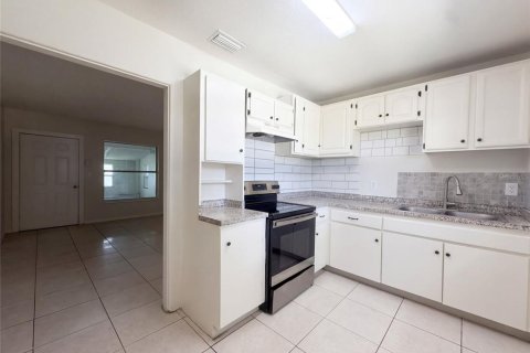 Villa ou maison à vendre à Tampa, Floride: 4 chambres, 97.08 m2 № 2402894 - photo 2
