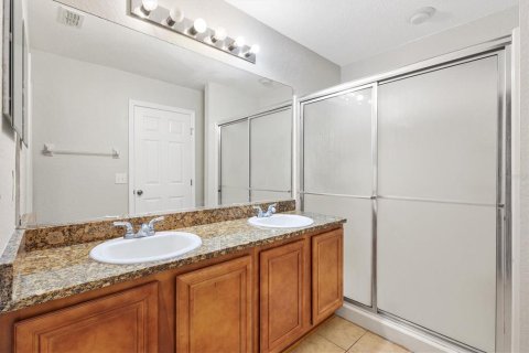House in Oxford, Florida 3 bedrooms, 179.21 sq.m. № 2234928 - photo 19