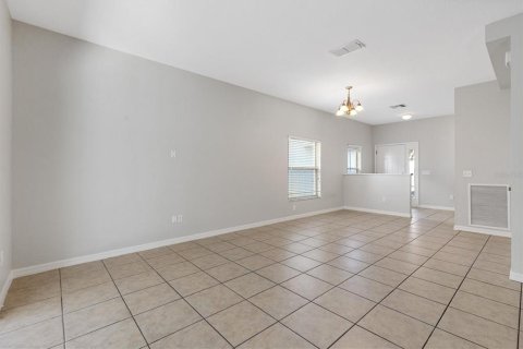 House in Oxford, Florida 3 bedrooms, 179.21 sq.m. № 2234928 - photo 9