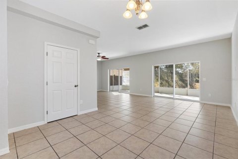 House in Oxford, Florida 3 bedrooms, 179.21 sq.m. № 2234928 - photo 4