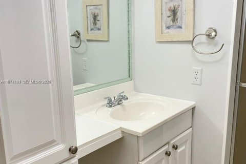 Condo in Sunrise, Florida, 2 bedrooms  № 2041776 - photo 11