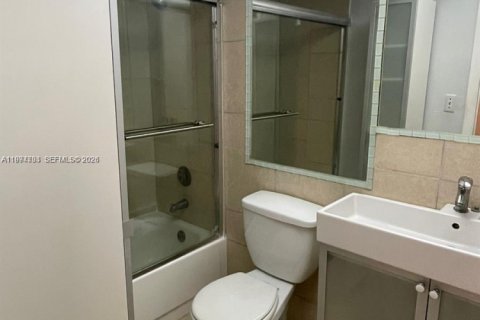 Condo in Sunrise, Florida, 2 bedrooms  № 2041776 - photo 8