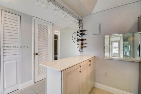 Condo in Sunrise, Florida, 2 bedrooms  № 2041776 - photo 13