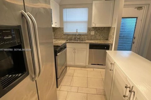 Condo in Sunrise, Florida, 2 bedrooms  № 2041776 - photo 3