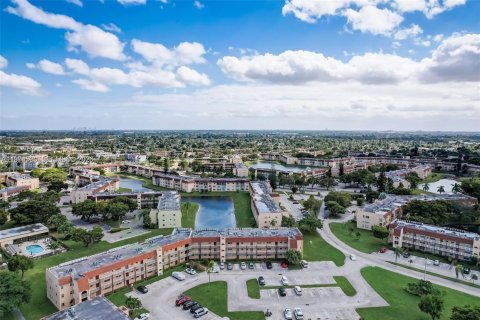 Condo in Sunrise, Florida, 2 bedrooms  № 2041776 - photo 30