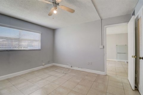 Condo in Sunrise, Florida, 2 bedrooms  № 2041776 - photo 18