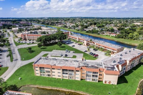 Condo in Sunrise, Florida, 2 bedrooms  № 2041776 - photo 28