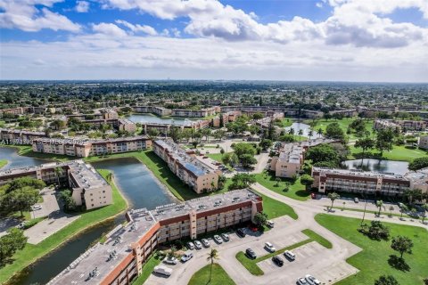 Condo in Sunrise, Florida, 2 bedrooms  № 2041776 - photo 25