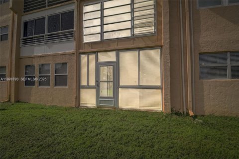 Condo in Sunrise, Florida, 2 bedrooms  № 2041776 - photo 22