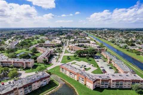 Condo in Sunrise, Florida, 2 bedrooms  № 2041776 - photo 26