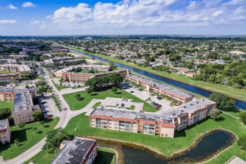 Condo in Sunrise, Florida, 2 bedrooms  № 2041776 - photo 27