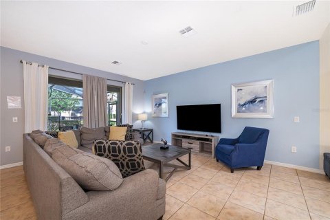 House in Davenport, Florida 5 bedrooms, 235.23 sq.m. № 2112168 - photo 8