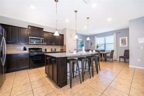 House in Davenport, Florida 5 bedrooms, 235.23 sq.m. № 2112168 - photo 10