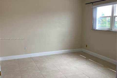 Copropriété à louer à Hallandale Beach, Floride: 1 chambre, 59.46 m2 № 1987404 - photo 11