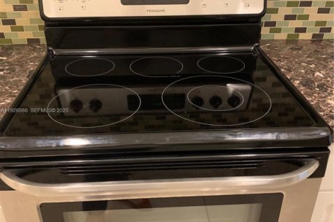 Copropriété à louer à Hallandale Beach, Floride: 1 chambre, 59.46 m2 № 1987404 - photo 17