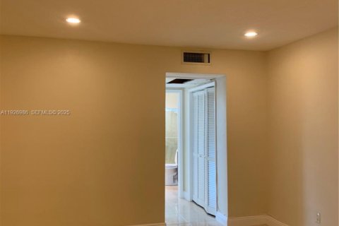 Copropriété à louer à Hallandale Beach, Floride: 1 chambre, 59.46 m2 № 1987404 - photo 6