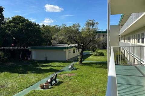 Copropriété à louer à Hallandale Beach, Floride: 1 chambre, 59.46 m2 № 1987404 - photo 4