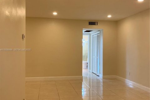 Copropriété à louer à Hallandale Beach, Floride: 1 chambre, 59.46 m2 № 1987404 - photo 5