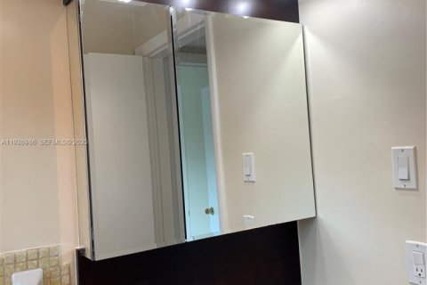 Copropriété à louer à Hallandale Beach, Floride: 1 chambre, 59.46 m2 № 1987404 - photo 15