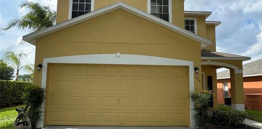 House in Clermont, Florida 3 bedrooms, 174.38 sq.m. № 1283761