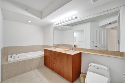 Condominio en venta en Fort Lauderdale, Florida, 1 dormitorio, 99.31 m2 № 2191796 - foto 19