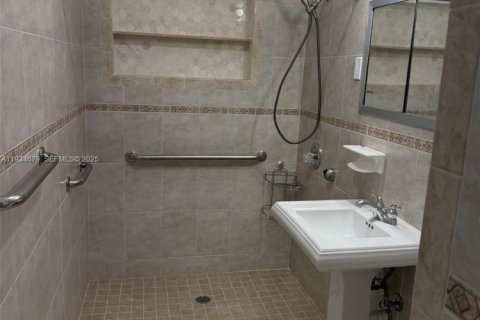 Villa ou maison à louer à Miami, Floride: 3 chambres, 167.5 m2 № 1992847 - photo 20