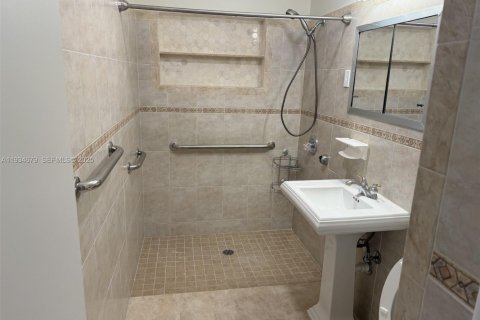 Villa ou maison à louer à Miami, Floride: 3 chambres, 167.5 m2 № 1992847 - photo 19