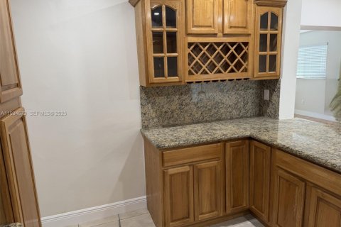 Villa ou maison à louer à Miami, Floride: 3 chambres, 167.5 m2 № 1992847 - photo 12