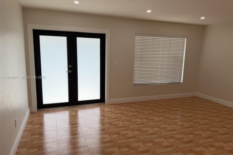 Villa ou maison à louer à Miami, Floride: 3 chambres, 167.5 m2 № 1992847 - photo 7