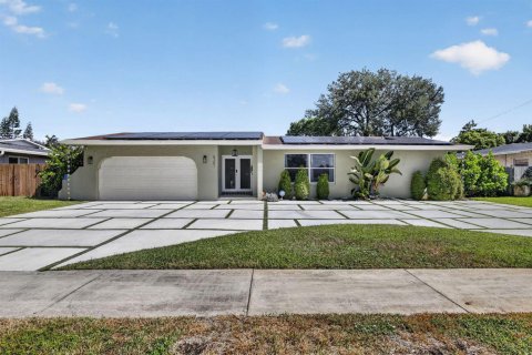 House in Plantation, Florida 4 bedrooms, 157.93 sq.m. № 2327568
