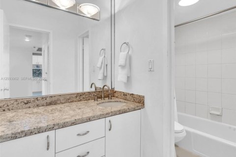 Copropriété à louer à Miami Beach, Floride: 1 chambre, 77.57 m2 № 2378778 - photo 17