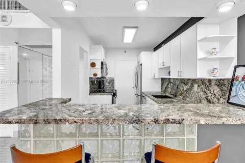 Copropriété à louer à Miami Beach, Floride: 1 chambre, 77.57 m2 № 2378778 - photo 9