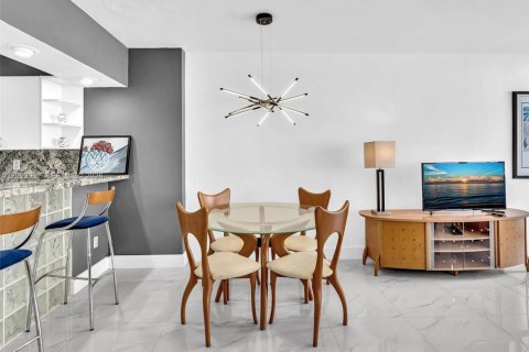 Copropriété à louer à Miami Beach, Floride: 1 chambre, 77.57 m2 № 2378778 - photo 6