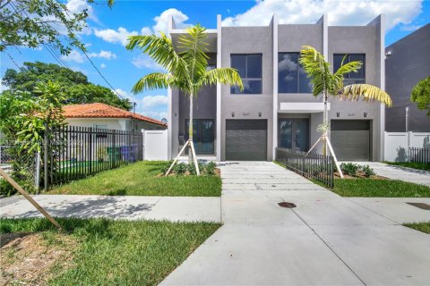 Condo in Miami, Florida, 3 bedrooms  № 2252098