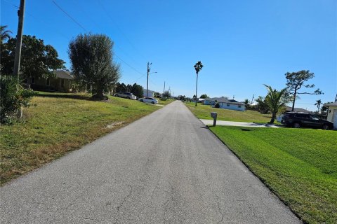 Land in Cape Coral, Florida № 1158559 - photo 6