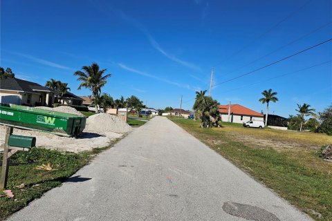 Land in Cape Coral, Florida № 1158559 - photo 7