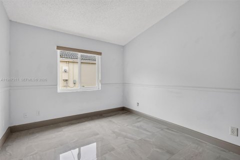 Villa ou maison à vendre à Miramar, Floride: 4 chambres, 182.55 m2 № 2047703 - photo 14