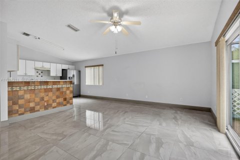 Villa ou maison à vendre à Miramar, Floride: 4 chambres, 182.55 m2 № 2047703 - photo 25