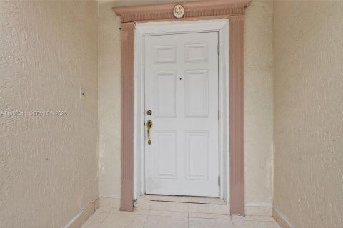 Villa ou maison à vendre à Miramar, Floride: 4 chambres, 182.55 m2 № 2047703 - photo 4