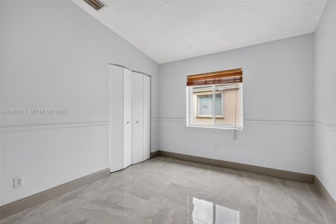 Villa ou maison à vendre à Miramar, Floride: 4 chambres, 182.55 m2 № 2047703 - photo 16