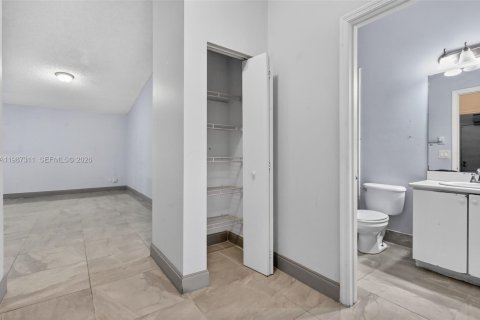 Villa ou maison à vendre à Miramar, Floride: 4 chambres, 182.55 m2 № 2047703 - photo 19