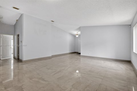 Villa ou maison à vendre à Miramar, Floride: 4 chambres, 182.55 m2 № 2047703 - photo 11