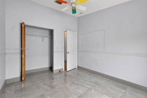 Villa ou maison à vendre à Miramar, Floride: 4 chambres, 182.55 m2 № 2047703 - photo 15