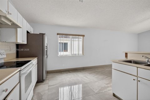 Villa ou maison à vendre à Miramar, Floride: 4 chambres, 182.55 m2 № 2047703 - photo 20