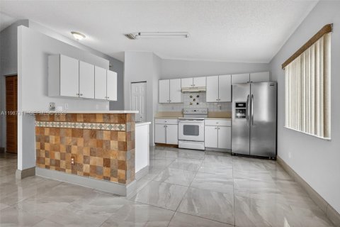 Villa ou maison à vendre à Miramar, Floride: 4 chambres, 182.55 m2 № 2047703 - photo 24