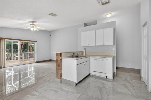 Villa ou maison à vendre à Miramar, Floride: 4 chambres, 182.55 m2 № 2047703 - photo 22