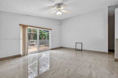 Villa ou maison à vendre à Miramar, Floride: 4 chambres, 182.55 m2 № 2047703 - photo 23