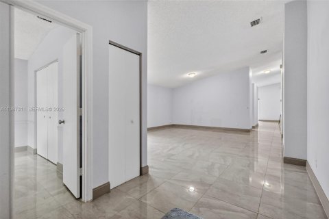 Villa ou maison à vendre à Miramar, Floride: 4 chambres, 182.55 m2 № 2047703 - photo 5